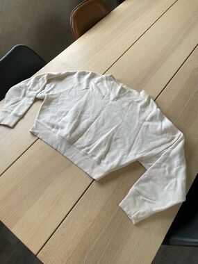 Wilfred Free Aritzia Cream Cropped Crewneck Sweater ladies small